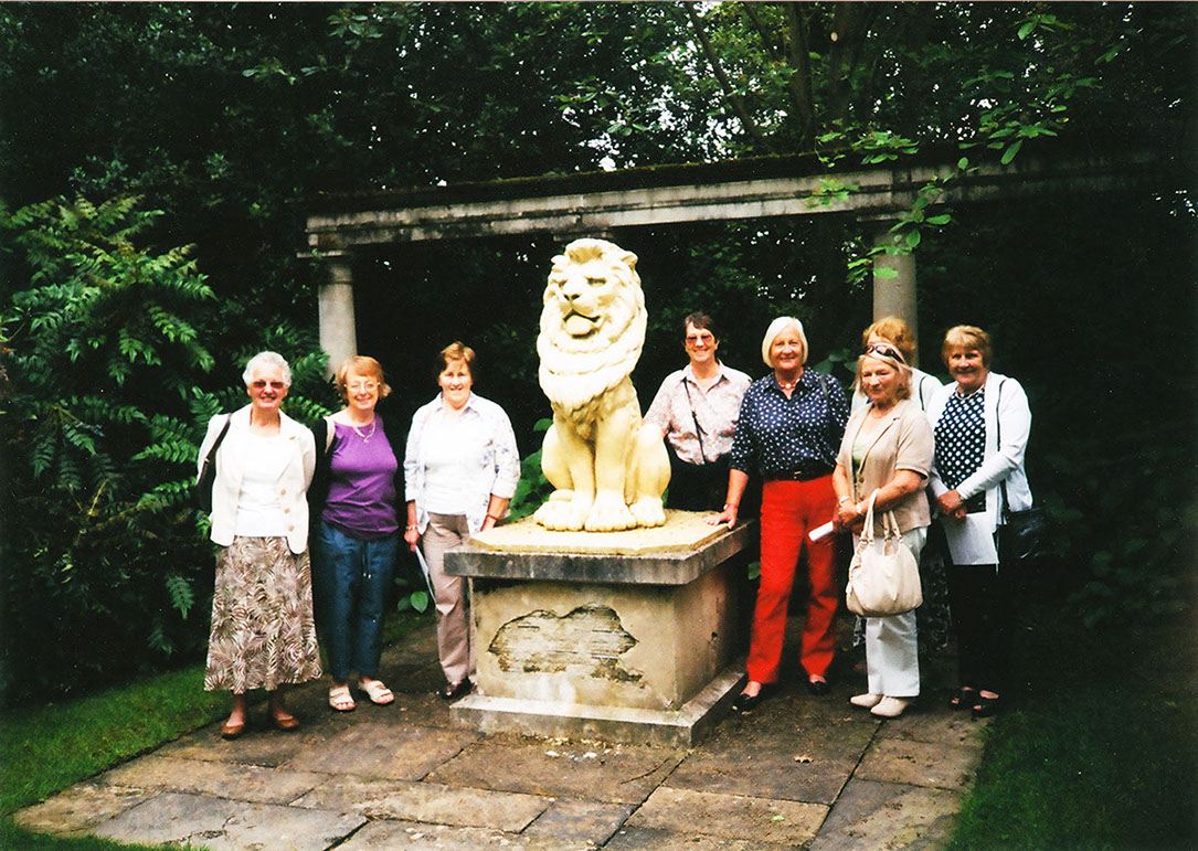 W.I. Members admiring the Preen Manor Lion.